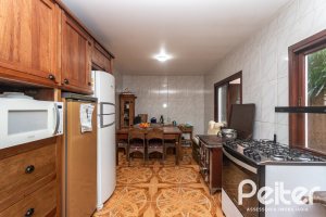 Casa à venda com 338m², 4 dormitórios, 1 suíte, 2 vagas, no bairro Vila Conceição em Porto Alegre
