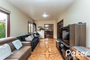 Casa à venda com 338m², 4 dormitórios, 1 suíte, 2 vagas, no bairro Vila Conceição em Porto Alegre