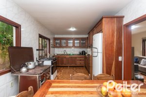 Casa à venda com 338m², 4 dormitórios, 1 suíte, 2 vagas, no bairro Vila Conceição em Porto Alegre