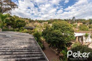 Casa à venda com 338m², 4 dormitórios, 1 suíte, 2 vagas, no bairro Vila Conceição em Porto Alegre