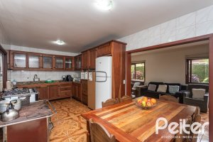 Casa à venda com 338m², 4 dormitórios, 1 suíte, 2 vagas, no bairro Vila Conceição em Porto Alegre