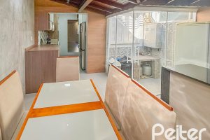 Casa em Condomínio à venda com 117m², 3 dormitórios, 1 suíte, 2 vagas, no bairro Vila Nova em PORTO ALEGRE