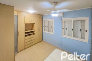 Casa em Condomínio à venda com 117m², 3 dormitórios, 1 suíte, 2 vagas, no bairro Vila Nova em PORTO ALEGRE