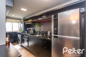 Apartamento à venda com 65m², 2 dormitórios, 1 suíte, 1 vaga, no bairro Cristal em PORTO ALEGRE