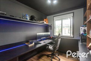 Apartamento à venda com 65m², 2 dormitórios, 1 suíte, 1 vaga, no bairro Cristal em PORTO ALEGRE