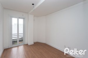 Cobertura à venda com 144m², 3 dormitórios, 1 suíte, 2 vagas, no bairro Menino Deus em Porto Alegre