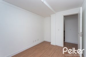 Cobertura à venda com 144m², 3 dormitórios, 1 suíte, 2 vagas, no bairro Menino Deus em Porto Alegre