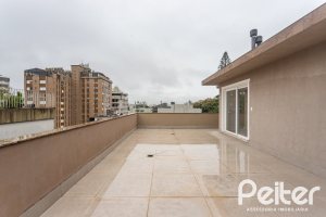 Cobertura à venda com 144m², 3 dormitórios, 1 suíte, 2 vagas, no bairro Menino Deus em Porto Alegre