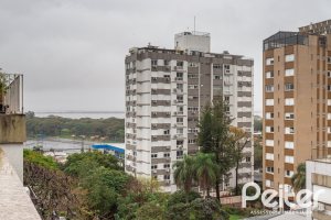 Cobertura à venda com 144m², 3 dormitórios, 1 suíte, 2 vagas, no bairro Menino Deus em Porto Alegre