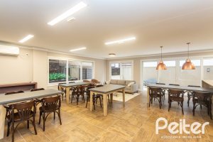 Cobertura à venda com 144m², 3 dormitórios, 1 suíte, 2 vagas, no bairro Menino Deus em Porto Alegre