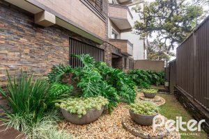 Cobertura à venda com 144m², 3 dormitórios, 1 suíte, 2 vagas, no bairro Menino Deus em Porto Alegre