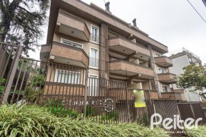 Cobertura à venda com 144m², 3 dormitórios, 1 suíte, 2 vagas, no bairro Menino Deus em Porto Alegre