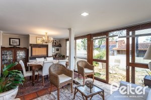 Casa em Condomínio à venda com 250m², 3 dormitórios, 1 suíte, 2 vagas, no bairro Ipanema em Porto Alegre