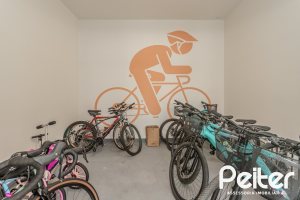 Apartamento à venda com 82m², 3 dormitórios, 1 suíte, 2 vagas, no bairro Tristeza em Porto Alegre