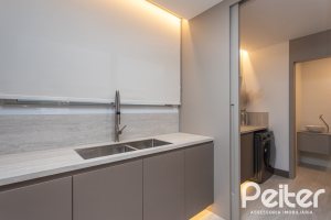Apartamento à venda com 176m², 4 dormitórios, 4 suítes, 3 vagas, no bairro Golden Lake em Porto Alegre