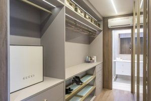 Apartamento à venda com 176m², 4 dormitórios, 4 suítes, 3 vagas, no bairro Golden Lake em Porto Alegre
