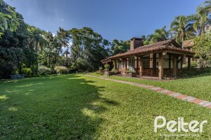 Casa em Condomínio à venda com 900m², 5 dormitórios, 5 suítes, 10 vagas, no bairro Cavalhada em PORTO ALEGRE