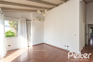 Casa em Condomínio à venda com 328m², 3 dormitórios, 2 suítes, 4 vagas, no bairro Cavalhada em PORTO ALEGRE