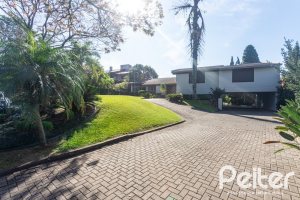 Casa em Condomínio à venda com 328m², 3 dormitórios, 2 suítes, 4 vagas, no bairro Cavalhada em PORTO ALEGRE