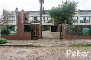 Casa em Condomínio à venda com 352m², 3 dormitórios, 3 suítes, 3 vagas, no bairro Tristeza em Porto Alegre