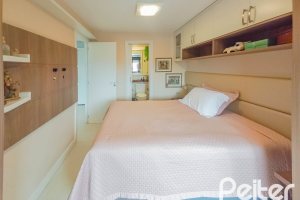 Apartamento à venda com 40m², 1 dormitório, 1 suíte, 1 vaga, no bairro Cristal em PORTO ALEGRE
