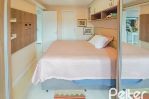 Apartamento à venda com 40m², 1 dormitório, 1 suíte, 1 vaga, no bairro Cristal em PORTO ALEGRE