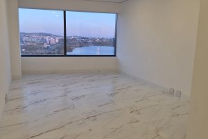 Comercial à venda com 31m², 1 dormitório, 1 vaga, no bairro Cristal em PORTO ALEGRE
