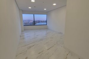 Comercial à venda com 31m², 1 dormitório, 1 vaga, no bairro Cristal em PORTO ALEGRE
