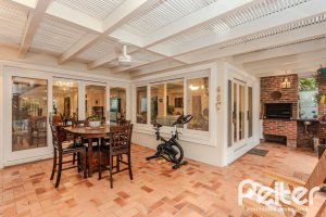 Casa em Condomínio à venda com 296m², 3 dormitórios, 1 suíte, 4 vagas, no bairro Terra Ville em PORTO ALEGRE