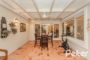 Casa em Condomínio à venda com 296m², 3 dormitórios, 1 suíte, 4 vagas, no bairro Terra Ville em PORTO ALEGRE