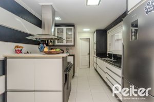 Casa em Condomínio à venda com 296m², 3 dormitórios, 1 suíte, 4 vagas, no bairro Terra Ville em PORTO ALEGRE