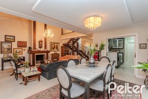 Casa em Condomínio à venda com 296m², 3 dormitórios, 1 suíte, 4 vagas, no bairro Terra Ville em PORTO ALEGRE