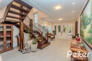 Casa em Condomínio à venda com 296m², 3 dormitórios, 1 suíte, 4 vagas, no bairro Terra Ville em PORTO ALEGRE