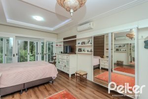 Casa em Condomínio à venda com 296m², 3 dormitórios, 1 suíte, 4 vagas, no bairro Terra Ville em PORTO ALEGRE