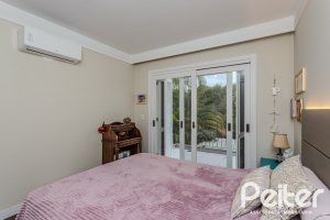 Casa em Condomínio à venda com 296m², 3 dormitórios, 1 suíte, 4 vagas, no bairro Terra Ville em PORTO ALEGRE