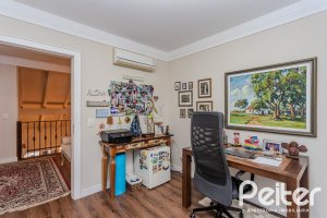 Casa em Condomínio à venda com 296m², 3 dormitórios, 1 suíte, 4 vagas, no bairro Terra Ville em PORTO ALEGRE