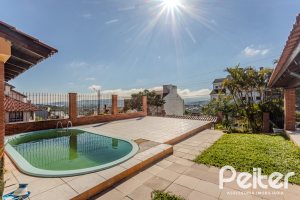 Casa à venda com 302m², 3 dormitórios, 1 suíte, 2 vagas, no bairro Espírito Santo em Porto Alegre