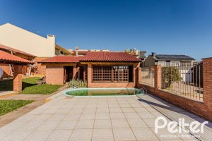 Casa à venda com 302m², 3 dormitórios, 1 suíte, 2 vagas, no bairro Espírito Santo em Porto Alegre