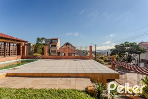 Casa à venda com 302m², 3 dormitórios, 1 suíte, 2 vagas, no bairro Espírito Santo em Porto Alegre