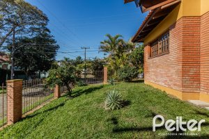Casa à venda com 302m², 3 dormitórios, 1 suíte, 2 vagas, no bairro Espírito Santo em Porto Alegre