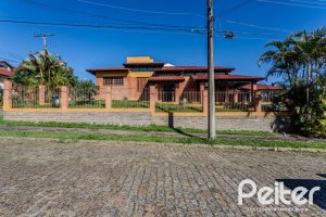 Casa à venda com 302m², 3 dormitórios, 1 suíte, 2 vagas, no bairro Espírito Santo em Porto Alegre