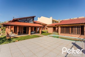 Casa à venda com 302m², 3 dormitórios, 1 suíte, 2 vagas, no bairro Espírito Santo em Porto Alegre