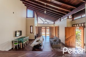 Casa à venda com 302m², 3 dormitórios, 1 suíte, 2 vagas, no bairro Espírito Santo em Porto Alegre