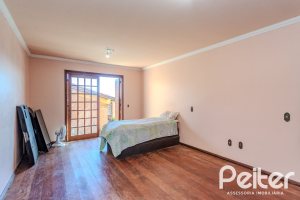 Casa à venda com 302m², 3 dormitórios, 1 suíte, 2 vagas, no bairro Espírito Santo em Porto Alegre