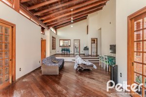 Casa à venda com 302m², 3 dormitórios, 1 suíte, 2 vagas, no bairro Espírito Santo em Porto Alegre