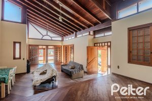 Casa à venda com 302m², 3 dormitórios, 1 suíte, 2 vagas, no bairro Espírito Santo em Porto Alegre
