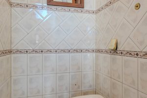 Casa à venda com 302m², 3 dormitórios, 1 suíte, 2 vagas, no bairro Espírito Santo em Porto Alegre