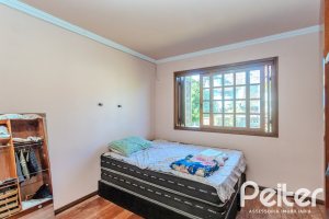 Casa à venda com 302m², 3 dormitórios, 1 suíte, 2 vagas, no bairro Espírito Santo em Porto Alegre