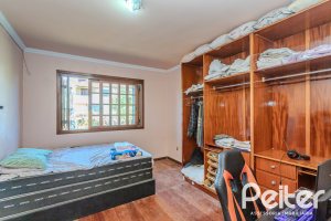 Casa à venda com 302m², 3 dormitórios, 1 suíte, 2 vagas, no bairro Espírito Santo em Porto Alegre