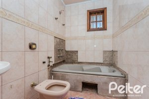 Casa à venda com 302m², 3 dormitórios, 1 suíte, 2 vagas, no bairro Espírito Santo em Porto Alegre